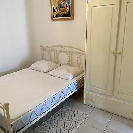 Proche De La